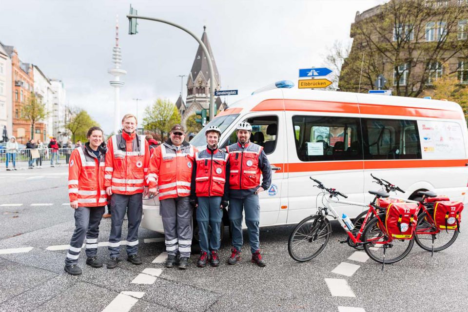 gemeinsame Aufnahme alle Helfer beim HH Marathon vom DRK