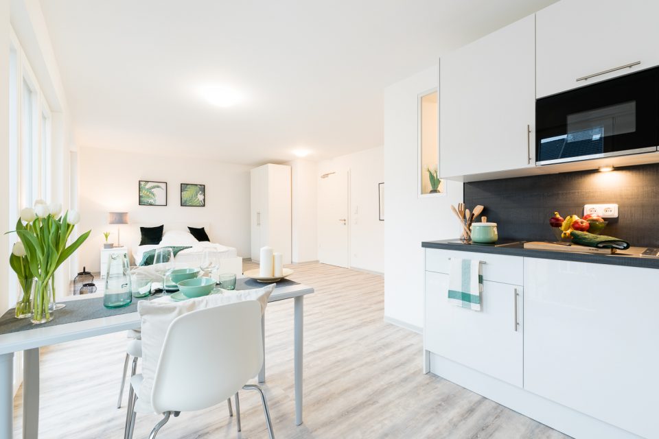 möblierte ein Zimmer Wohnung inkl. Küche in Hamburg in weiß