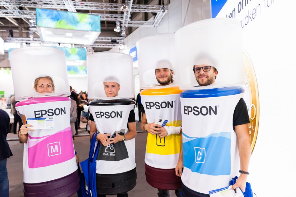 am Epson Stand auf der IFA 2017 Maskottchen