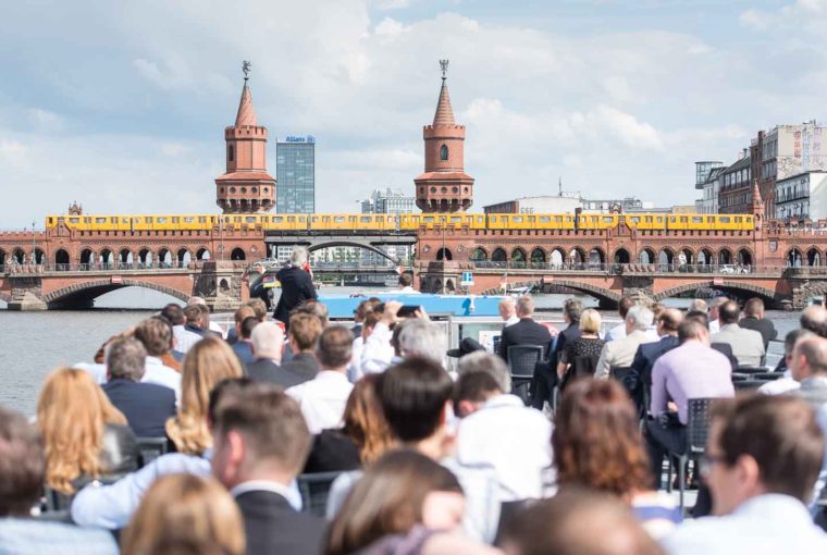 Live Event in Berlin auf einem Boot von Agentur inszeniert