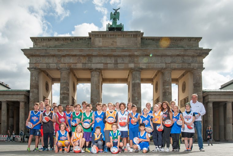 Pressefotos für die Kinder Sport Basketball Academy und Alba Berlin